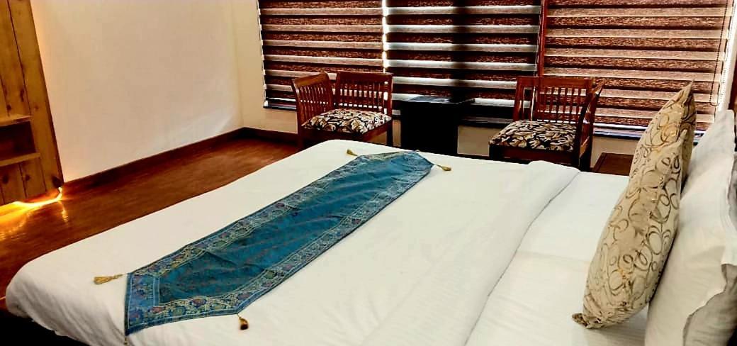Wildleaf Kasauli Valley Homz Bed and Breakfast Eksteriør billede